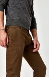 JOHNNY SLIM CHINO IN BROWN TWILL - Mavi Jeans