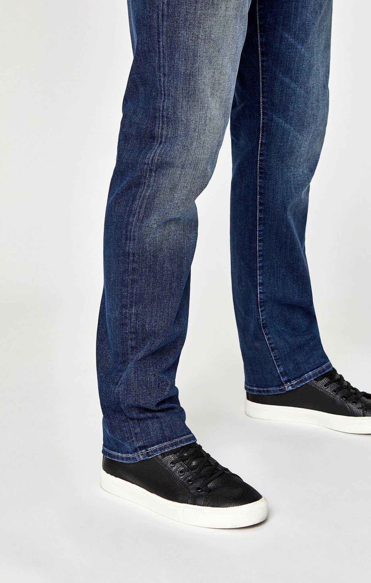 MATT RELAXED STRAIGHT LEG IN MID INDIGO COOPER - Mavi Jeans