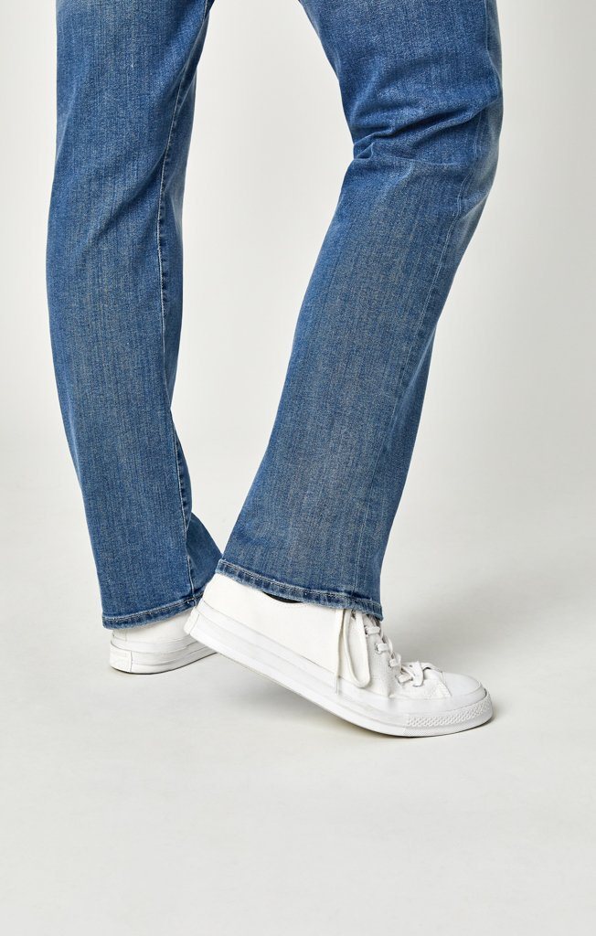 MATT RELAXED STRAIGHT LEG IN MID INDIGO WILLIAMSBURG - Mavi Jeans