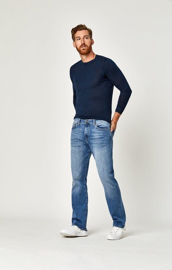 MATT RELAXED STRAIGHT LEG IN MID INDIGO WILLIAMSBURG - Mavi Jeans