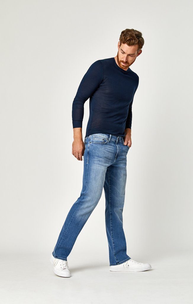 MATT RELAXED STRAIGHT LEG IN MID INDIGO WILLIAMSBURG - Mavi Jeans