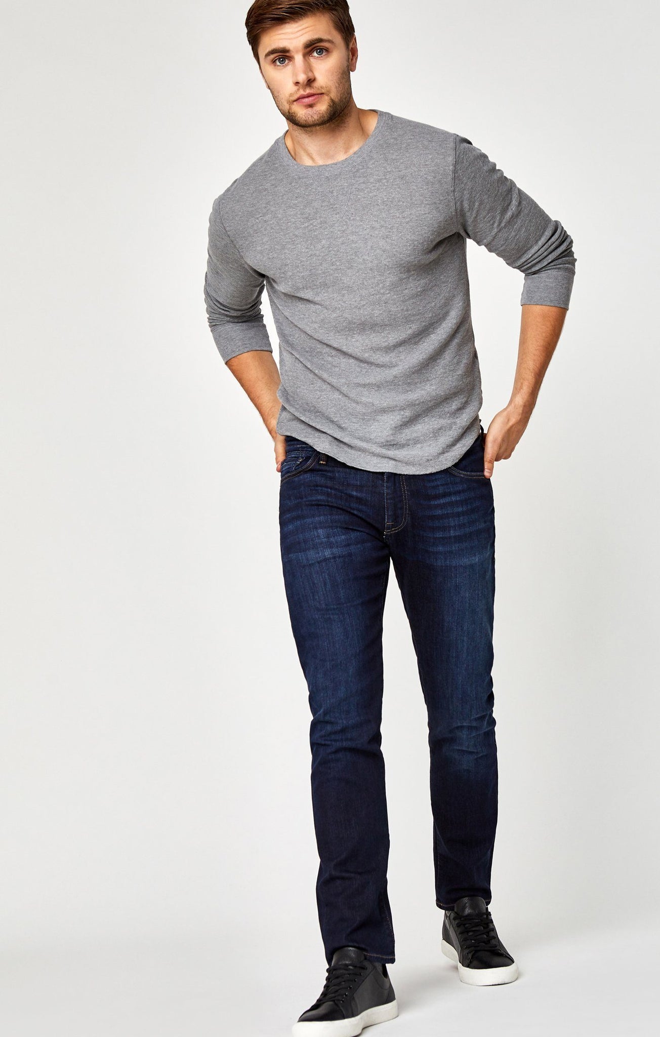 MARCUS SLIM STRAIGHT LEG IN RINSE BRUSHED WILLIAMSBURG - Mavi Jeans