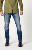 MARCUS SLIM STRAIGHT LEG IN MID DESTROYED AUTHENTIC - Mavi Jeans