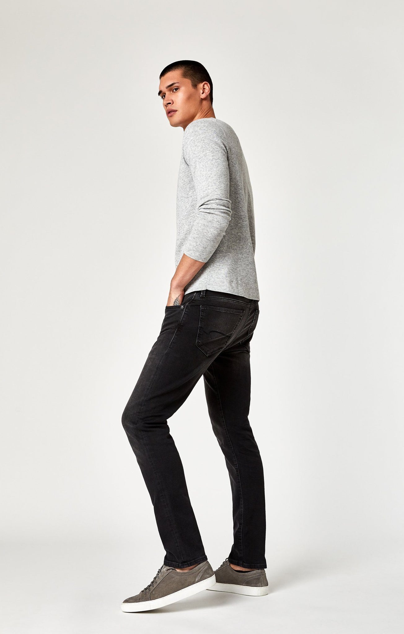 MARCUS SLIM STRAIGHT LEG IN DARK SMOKE WILLIAMSBURG - Mavi Jeans