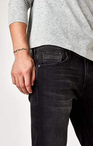 MARCUS SLIM STRAIGHT LEG IN DARK SMOKE WILLIAMSBURG - Mavi Jeans