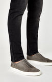 MARCUS SLIM STRAIGHT LEG IN DARK SMOKE WILLIAMSBURG - Mavi Jeans