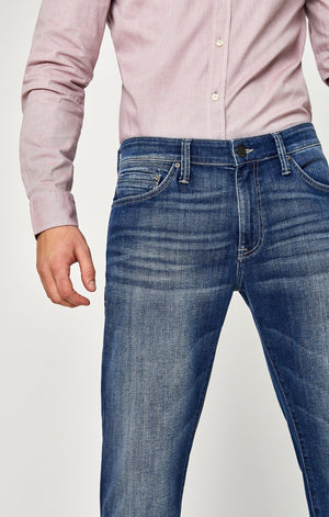 MARCUS SLIM STRAIGHT LEG IN MID BRUSHED SUMMER - Mavi Jeans