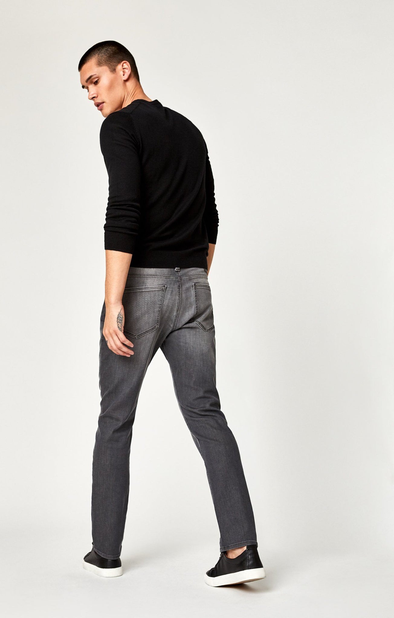 MARCUS SLIM STRAIGHT LEG IN LT GREY BROOKLYN - Mavi Jeans