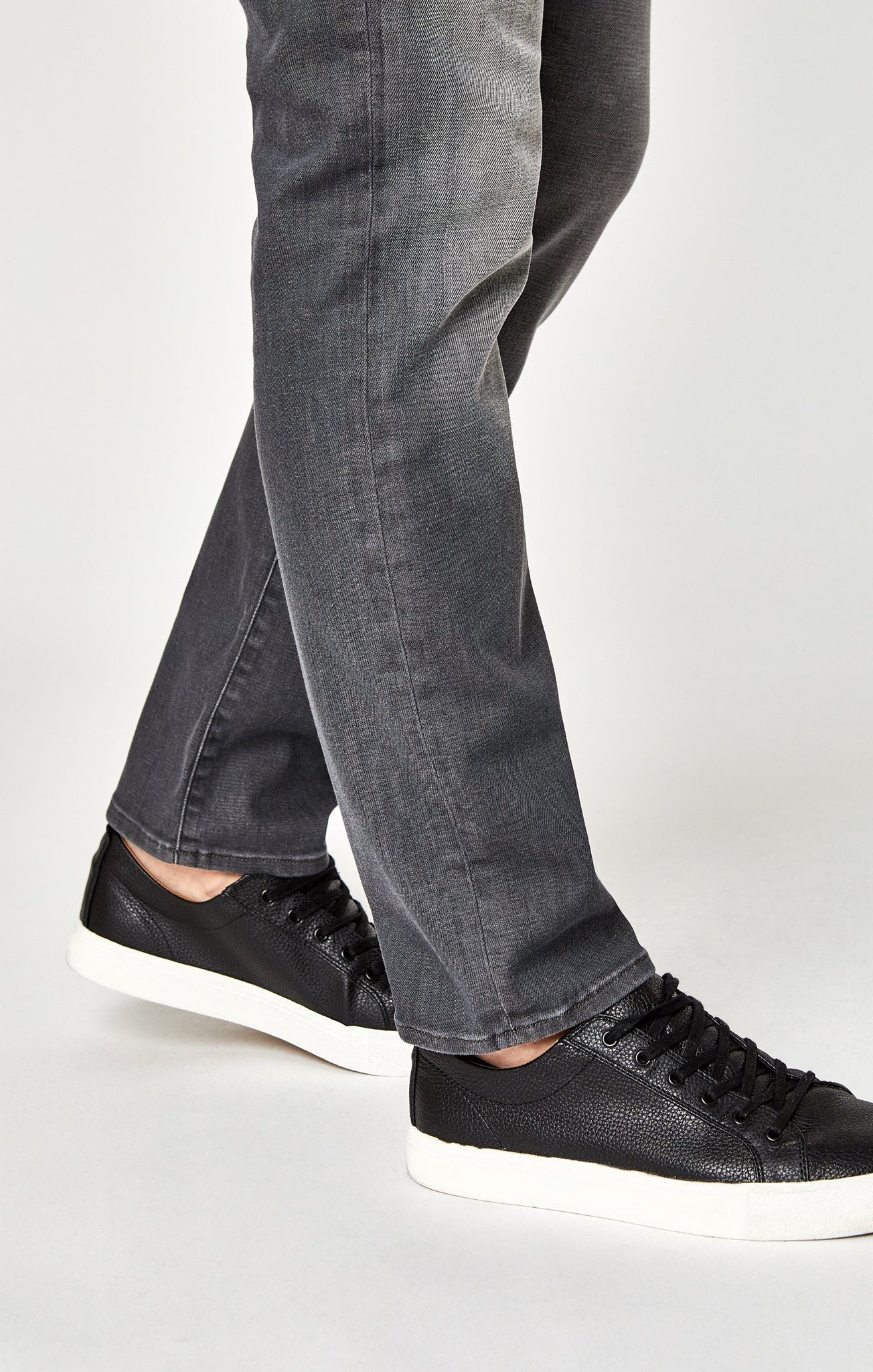 JAKE SLIM LEG IN GREY DISTRESSED WILLIAMSBURG - Mavi Jeans