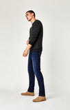 MARCUS SLIM STRAIGHT LEG IN DEEP SOFT MOVE - Mavi Jeans