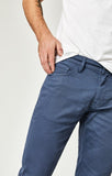 ZACH STRAIGHT LEG IN VINTAGE INDIGO SATEEN TWILL - Mavi Jeans