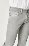 ZACH STRAIGHT LEG IN LT GREY COMFORT - Mavi Jeans