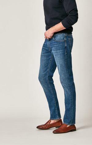 MARCUS SLIM STRAIGHT LEG IN DARK INDIGO WILLIAMSBURG - Mavi Jeans