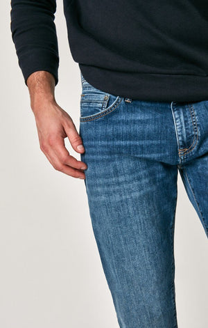 MARCUS SLIM STRAIGHT LEG IN DARK INDIGO WILLIAMSBURG - Mavi Jeans