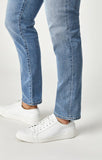 JAKE SLIM LEG IN LT INDIGO WILLAMSBURG - Mavi Jeans