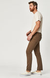 JAKE SLIM LEG IN COFFEE COMFORT - Mavi Jeans