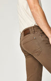 JAKE SLIM LEG IN COFFEE COMFORT - Mavi Jeans