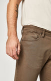 JAKE SLIM LEG IN COFFEE COMFORT - Mavi Jeans