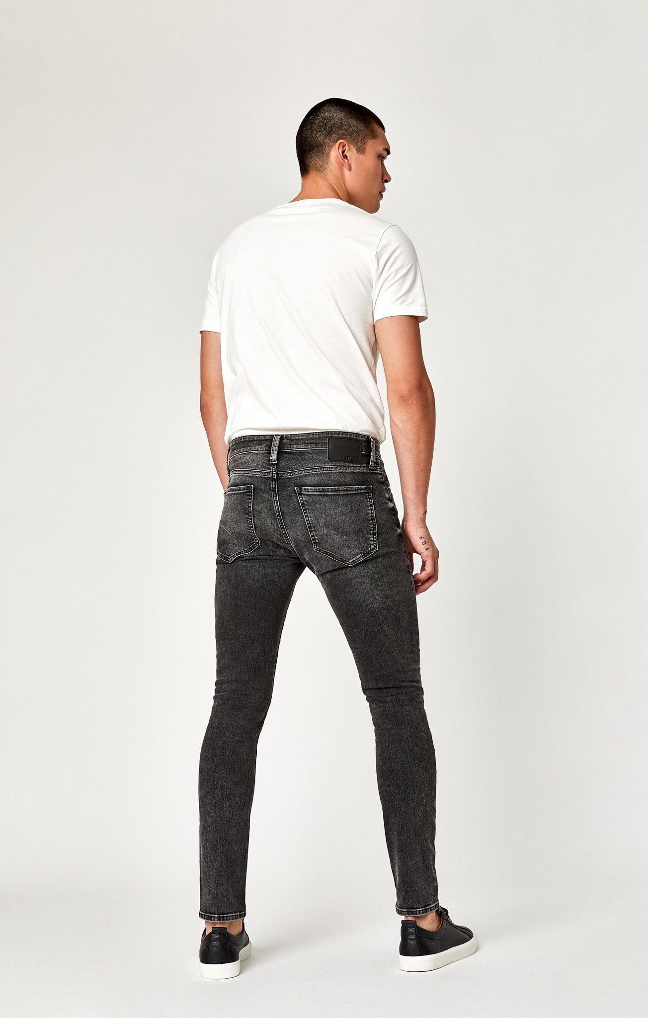 JAMES SKINNY IN DARK GREY BROOKLYN - Mavi Jeans