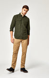 ZACH STRAIGHT LEG IN BRITISH KHAKI TWILL - Mavi Jeans