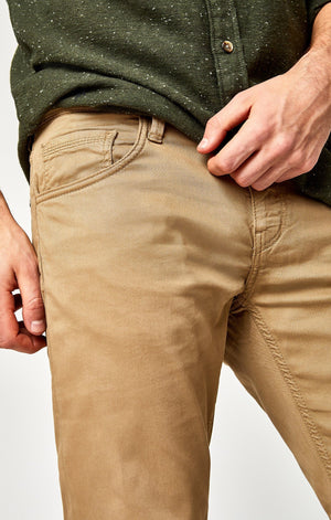 ZACH STRAIGHT LEG IN BRITISH KHAKI TWILL - Mavi Jeans