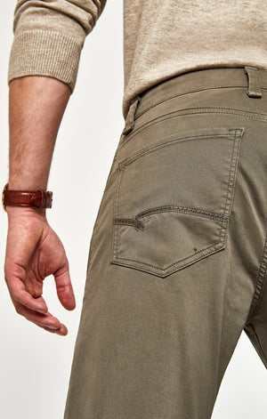 ZACH STRAIGHT LEG IN DUSTY OLIVE TWILL - Mavi Jeans