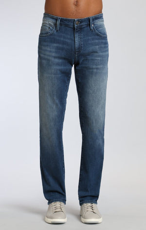 ZACH STRAIGHT LEG IN MID TONAL WILLIAMSBURG - Mavi Jeans