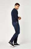 ZACH STRAIGHT LEG IN RINSE STANFORD - Mavi Jeans