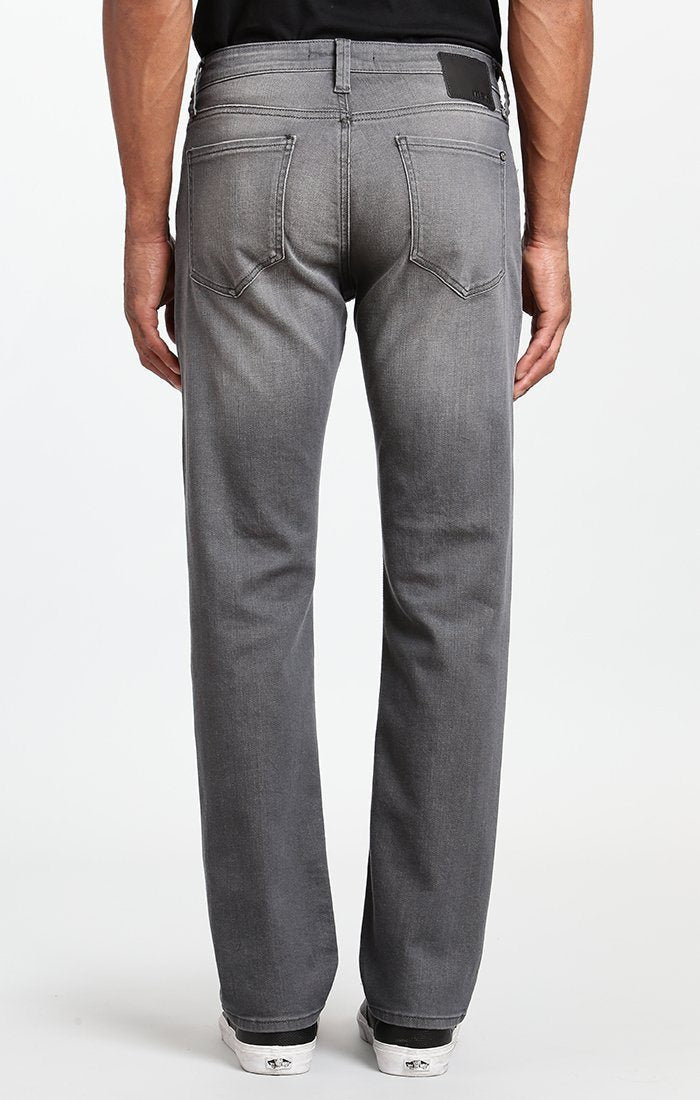 ZACH STRAIGHT LEG IN LIGHT GREY BROOKLYN - Mavi Jeans