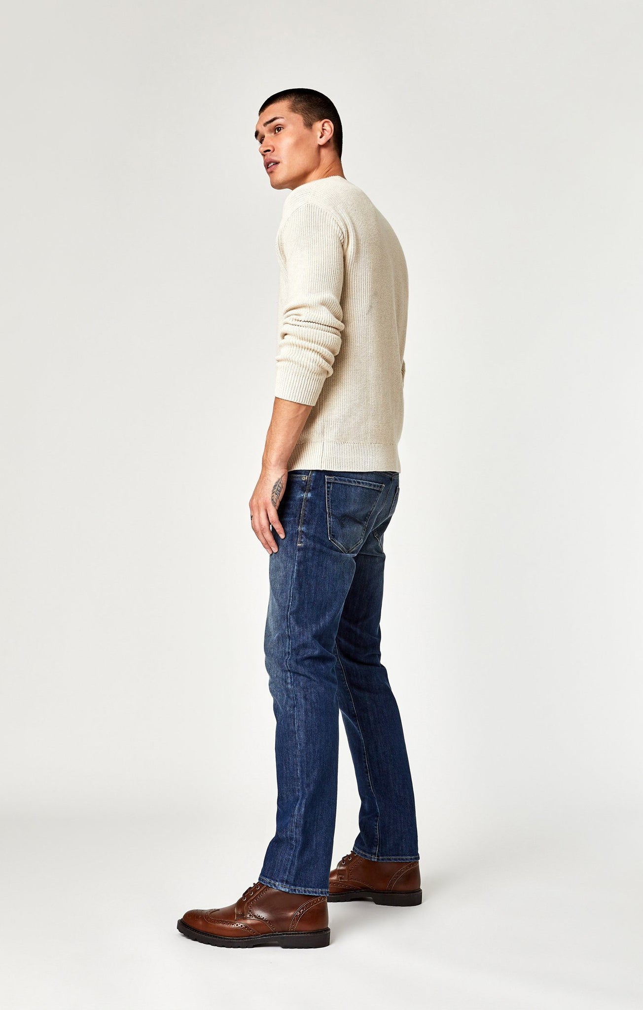 ZACH STRAIGHT LEG IN DARK BRUSHED STANFORD - Mavi Jeans