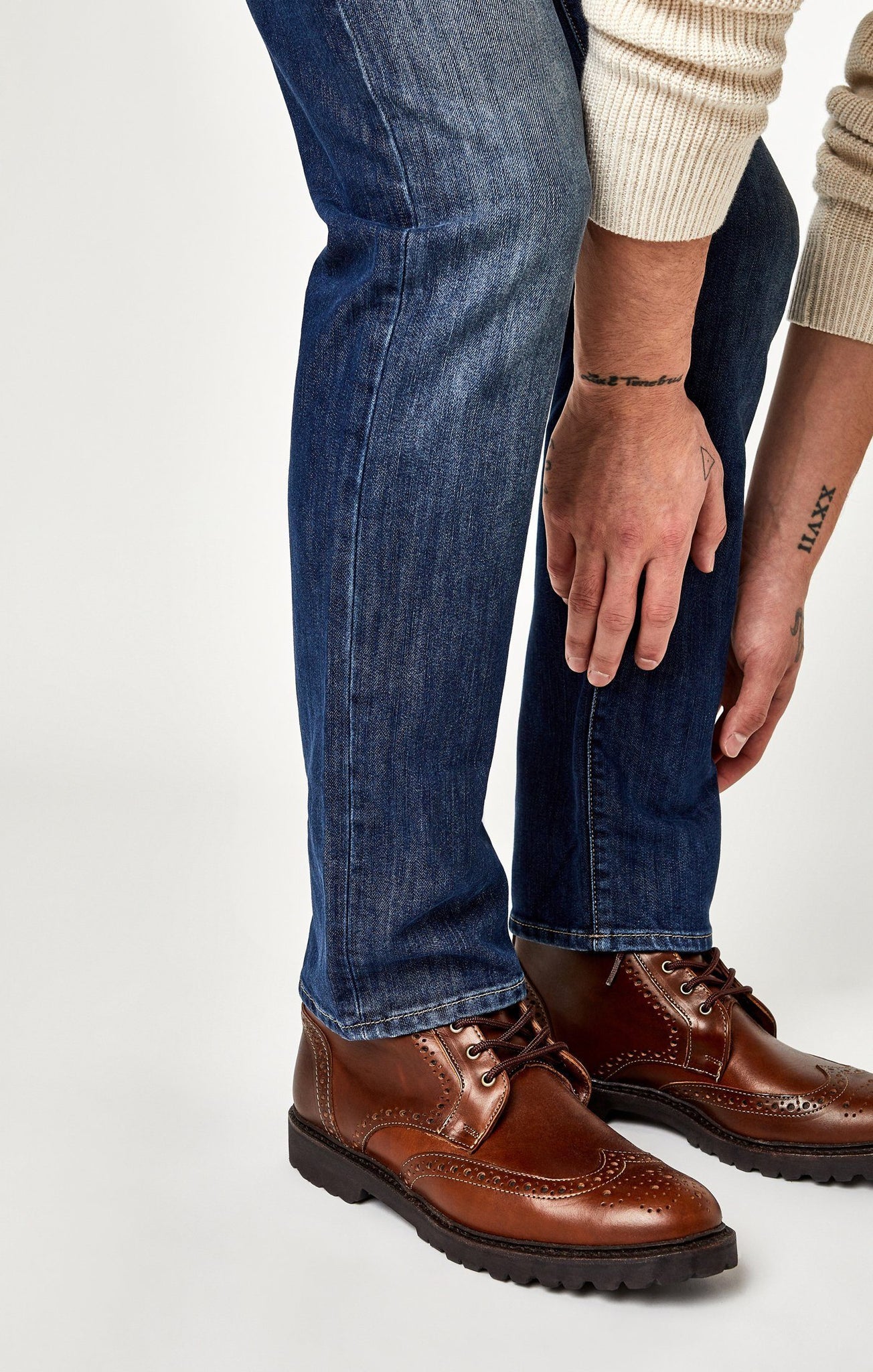 ZACH STRAIGHT LEG IN DARK BRUSHED STANFORD - Mavi Jeans