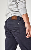 ZACH STRAIGHT LEG IN DARK BLUE TWILL - Mavi Jeans