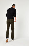 ZACH STRAIGHT LEG IN DARK GREEN TWILL - Mavi Jeans