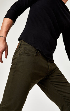 ZACH STRAIGHT LEG IN DARK GREEN TWILL - Mavi Jeans