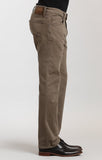 ZACH STRAIGHT LEG IN KHAKI WASHED COMFORT - Mavi Jeans