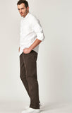 ZACH STRAIGHT LEG IN BLACK COFFEE SATEEN - Mavi Jeans
