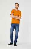 ZACH STRAIGHT LEG IN DARK INDIGO WILLIAMSBURG - Mavi Jeans
