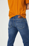 ZACH STRAIGHT LEG IN DARK INDIGO WILLIAMSBURG - Mavi Jeans