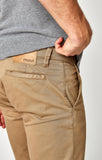 JOHNNY SLIM CHINO IN BRITISH KHAKI TWILL - Mavi Jeans