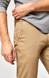 JOHNNY SLIM CHINO IN BRITISH KHAKI TWILL - Mavi Jeans
