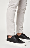 JOHNNY SLIM CHINO IN GLACIER GREY TWILL - Mavi Jeans