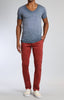 JOHNNY SLIM LEG CHINO IN ROSE WOOD TWILL - Mavi Jeans