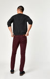 JOHNNY SLIM CHINO IN BURGUNDY TWILL - Mavi Jeans