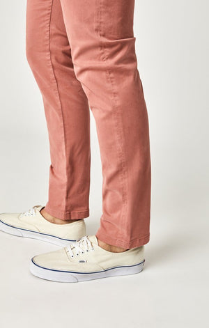 JOHNNY SLIM CHINO IN BRICK DUST SATEEN TWILL - Mavi Jeans