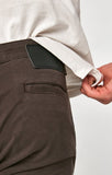 JOHNNY SLIM CHINO IN BLACK COFFEE SATEEN - Mavi Jeans