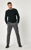MARCUS SLIM STRAIGHT CARGO IN GREY CAMO - Mavi Jeans