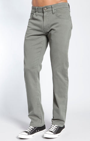 ZACH STRAIGHT LEG IN ARMY GREEN TWILL - Mavi Jeans