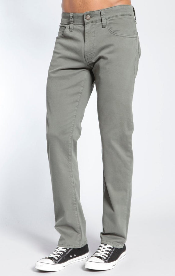 ZACH STRAIGHT LEG IN ARMY GREEN TWILL - Mavi Jeans