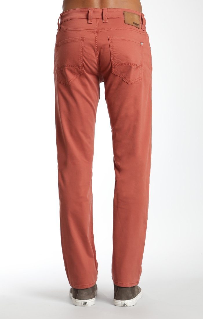 ZACH STRAIGHT LEG IN BRICK RED TWILL - Mavi Jeans