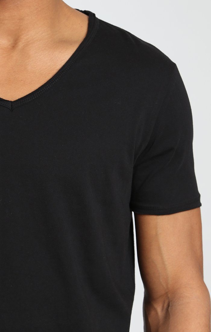 BASIC V-NECK TEE IN BLACK - Mavi Jeans